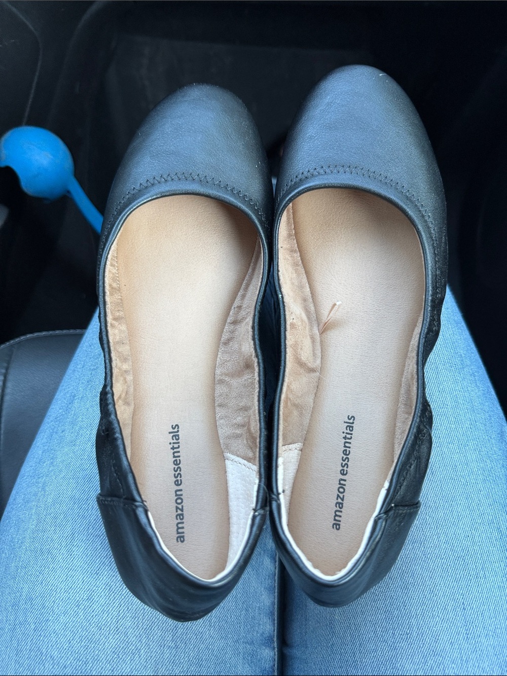 Amazon Essentials Black Round-Toe Ballet Flats